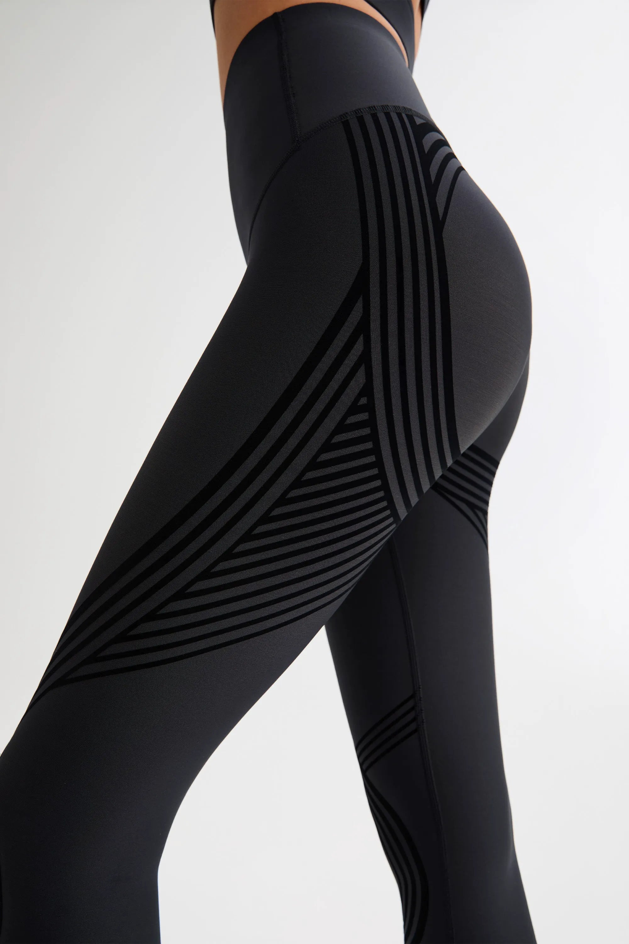 FlexSeam™ High-Waisted Signature 7/8 Leggings – Official Site
